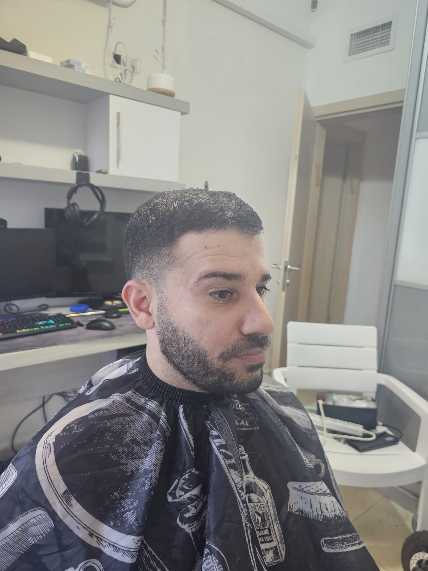 תספורת מעוצבת ומושלמת ללקוח מרוצה